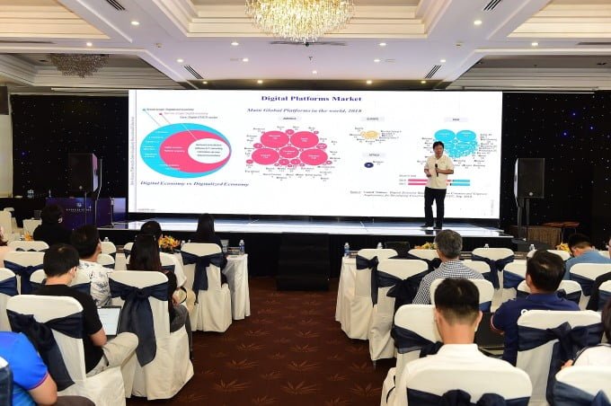 Dr. Dinh Van Dung, Institute of Information Technology, Vietnam National University, Hanoi opened the Recruitment and Human Resources Workshop for AI taking place on the afternoon of September 22 in Ho Chi Minh City. Photo: Thanh Tung