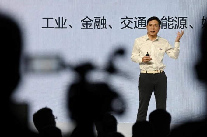 Baidu founder and CEO Robin Li introduced Ernie Bot 4 in Beijing, October 17. Photo: AFP