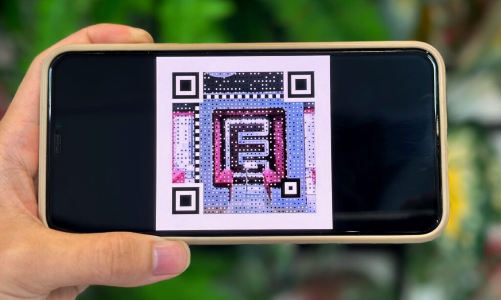 integrate photos into qr codes 654e6fdaec95e | Dang Ngoc Duy