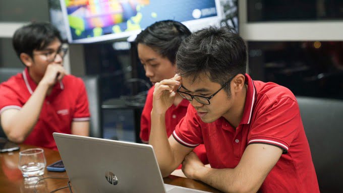 A group of Vietnamese security engineers compete remotely at Pwn2Own Toronto 2023 at the end of October. Photo: Uyen Nguyen