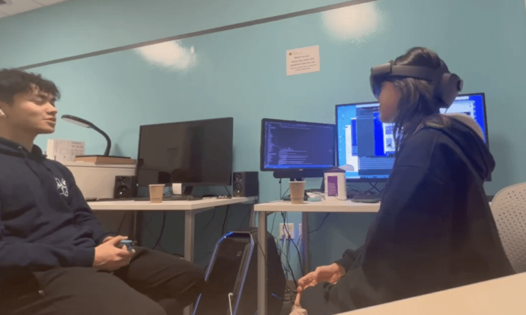 vietnamese student puts information checker into ar glasses 6715d867c6ef7 | Dang Ngoc Duy