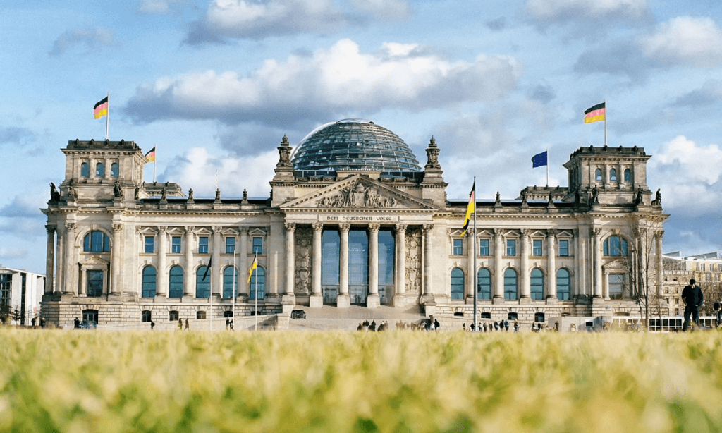 german mp fooled by fake email 67284e2ddd989 | Dang Ngoc Duy