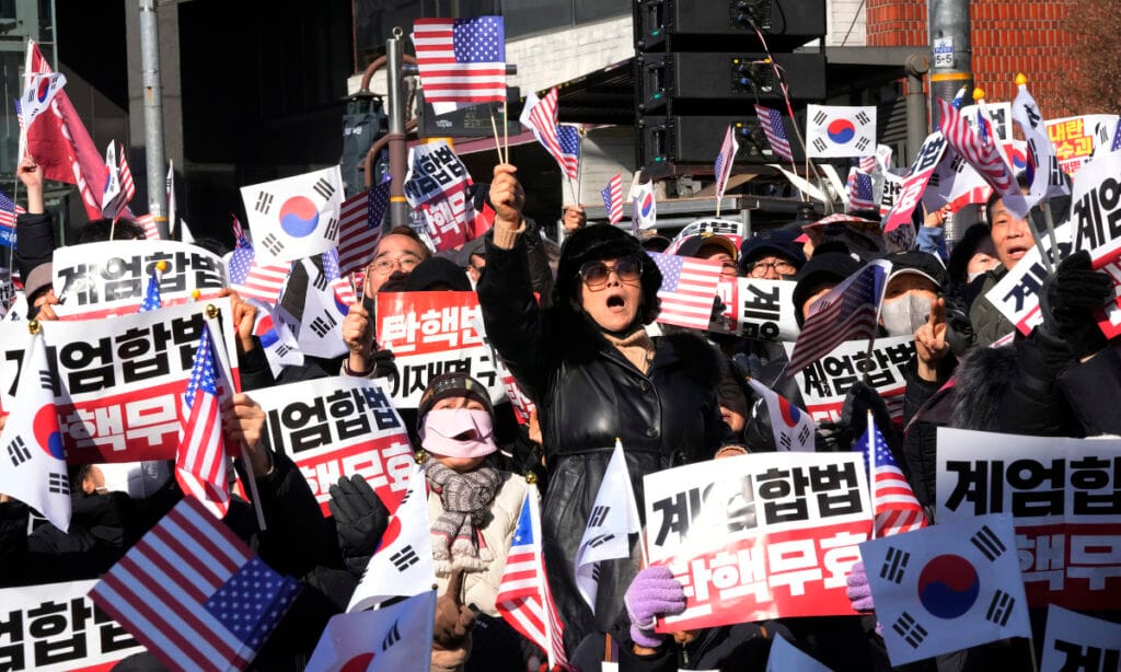 ai battle outside south korean presidential palace 6784968ee46a3 | Dang Ngoc Duy