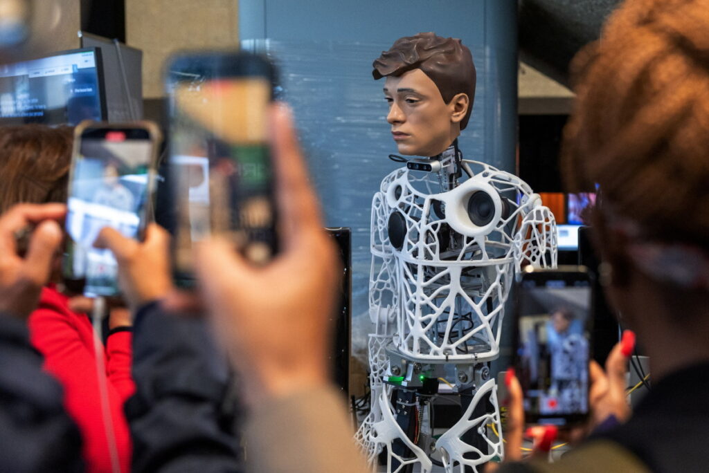 ai will coexist with humans in the workforce 678496cfc16f0 | Dang Ngoc Duy