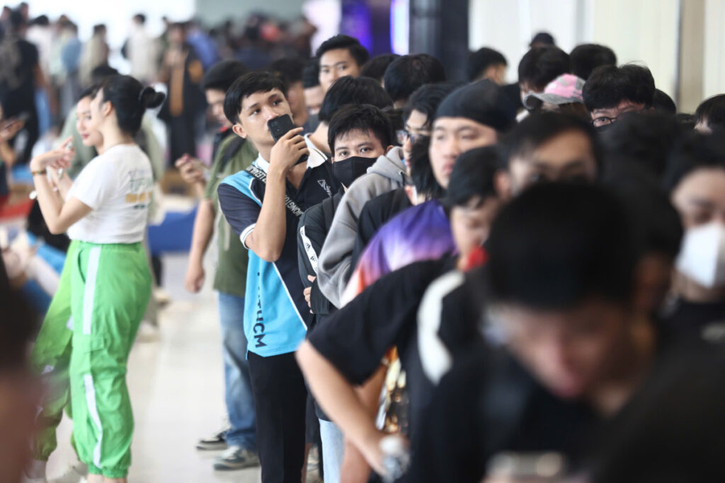 line up from midnight to attend vietnam gameverse 2025 6833ede49ebc3 | Dang Ngoc Duy