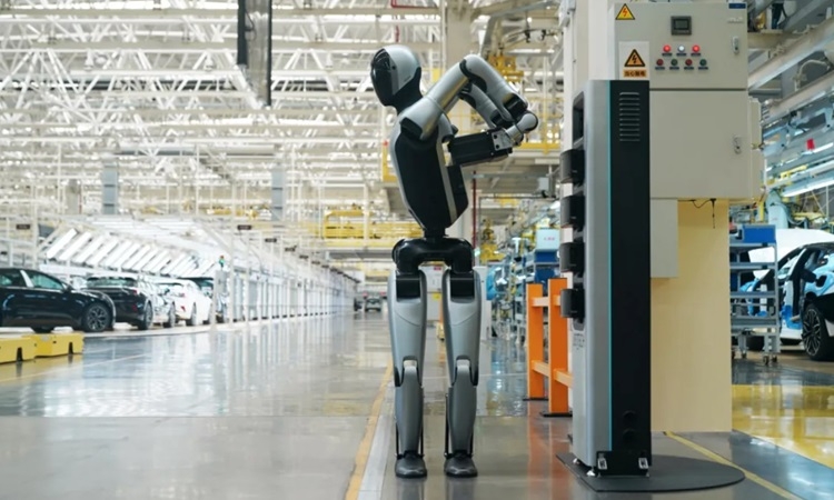 worlds first humanoid robot that can change its own battery 687dc20296b2c | Dang Ngoc Duy