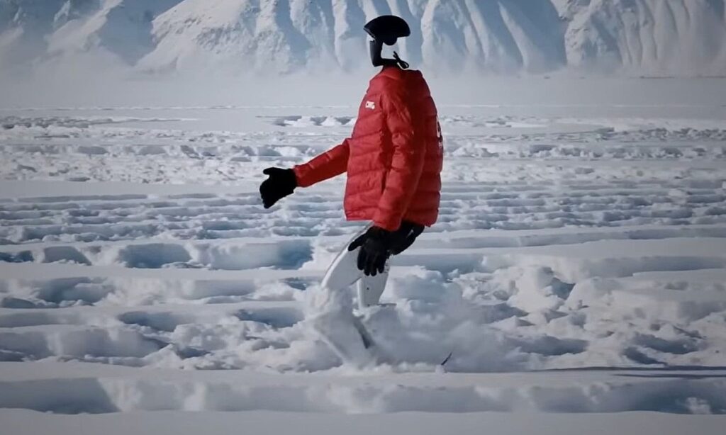 the first humanoid robot walked 130000 steps in the snow 6989647b48dad | Dang Ngoc Duy