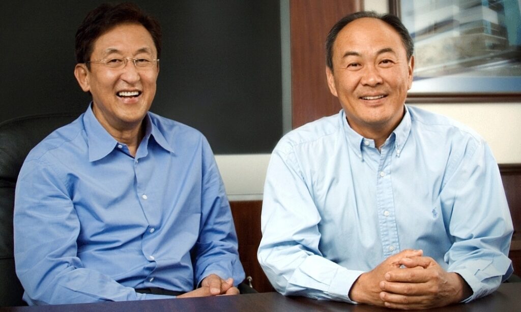 two chinese born entrepreneurs amassed an additional 14 billion thanks to the memory chip craze 699bd6d9725aa | Dang Ngoc Duy