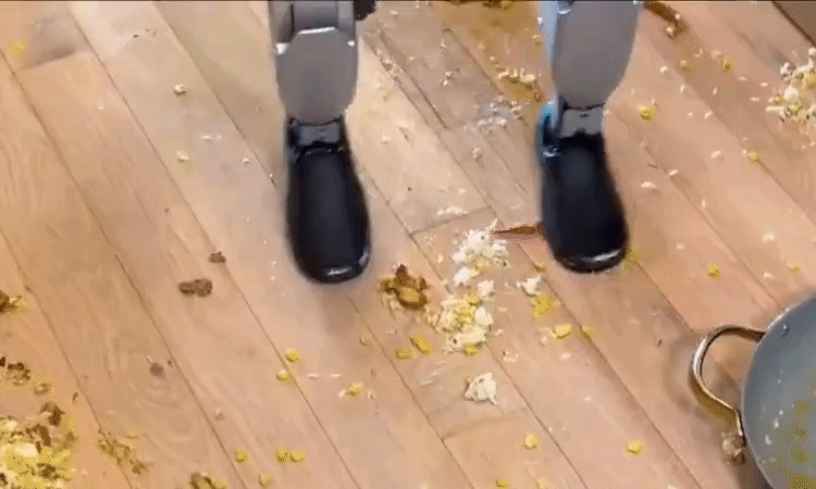 a series of hilarious mishaps involving humanoid robots 69c0c14d25aae | Dang Ngoc Duy