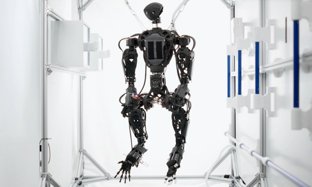 humanoid robot with four arms 6a13d0d7a63e6 | Dang Ngoc Duy